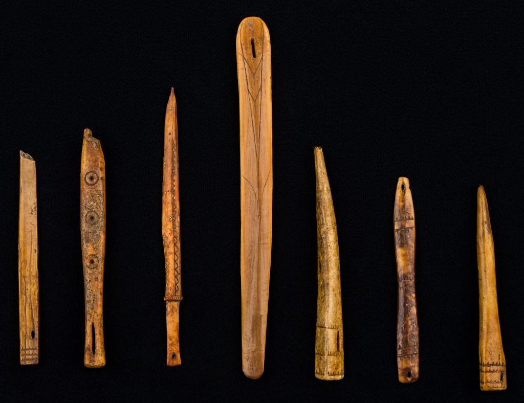 Inuit Eskimo Decorated Holed Pendants, Scrapers: 7 Inuit Eskimo decorated holed items, some could be pendants, snow dusters, or scrapers, largest approx 5.75", from Savoonga mainland Inupiak Thule.