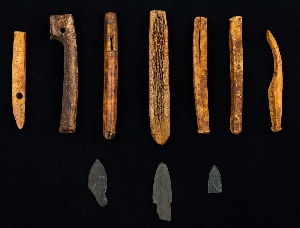 Inuit Eskimo Knife Handles & Blades: 7 Inuit Eskimo knife handles made from fossil bone, and 3 slate knife blades, largest handle approx 5"L, largest blade approx 2.25", from Savoonga mainland Inupiak Thule.