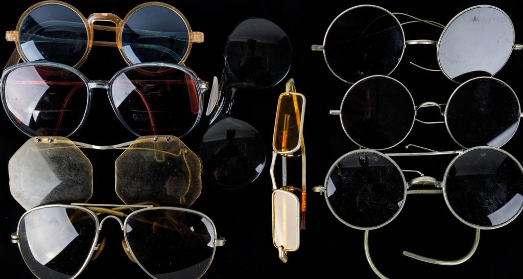 Antique & Vintage Sunglasses: 9 pairs of antique and vintage sunglasses, including 2 clip-ons, (yellow lens glasses have loss to both ear rests).