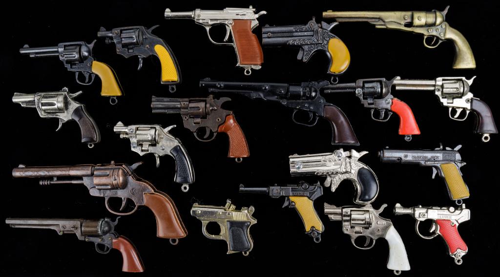 Vintage Toy Miniature Pistols: 19 Vintage miniature toy pistols, largest approx 4.5"L.