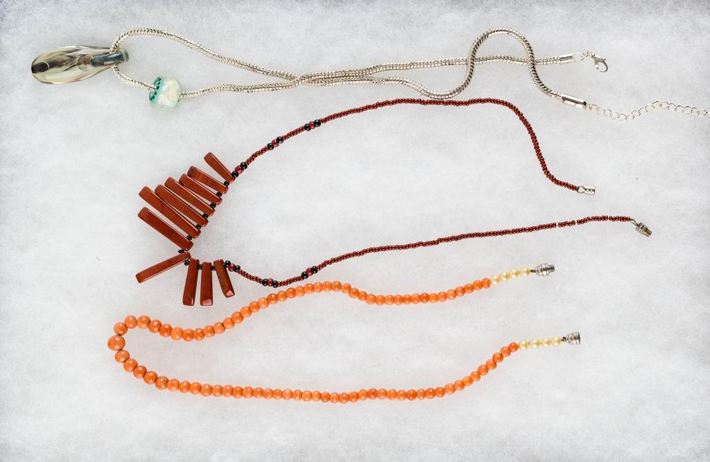 Art Glass & Mineral Necklaces: This lot features a sterling silver necklace with an art glass jellyfish bead and a round art glass bead measuring approx. 20"L. There is also a Native American red jasper and onyx necklace measuring