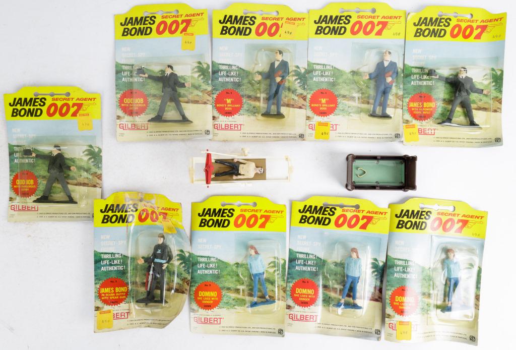 Vintage James Bond Figures NIP: 10 James Bond 007 figures dated 1965 from Gilbert, including 1 James Bond with scuba outfit, 3 Odd Job, 3 Domino and 2 'M' figures all NIP, James Bond on laser beam table and revolving pool table, wit