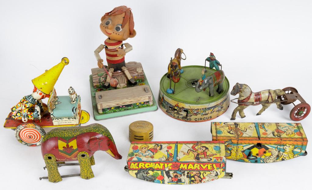 Antique Toys and Parts for Restoration: Variety of tin litho wind up and battery operated toys.