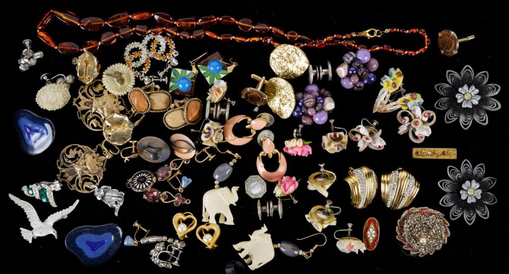 Vintage Clip Earring Collection: Large collection of clip earrings including rhinestone, seashell, gold tone, floral and more.