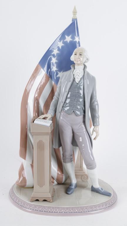 George Washington Large Lladro Figurine: Fine first year 1995 Edition large scale porcelain George Washington with large draped Betsy Ross flag. Historical Lladro. Hand made in Spain, sculptor Escal - Jose Puche, Decor. P. Perez. Approx 18.5