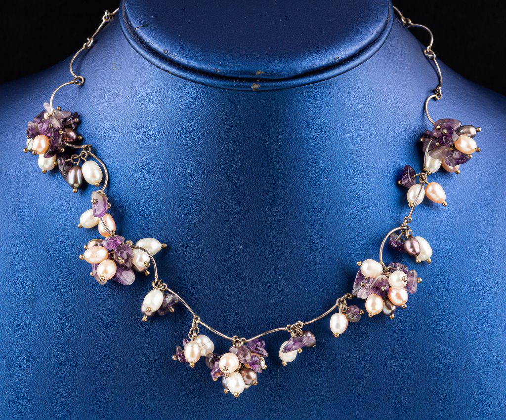 Estate Sterling Amethyst Pearl Necklace: Sterling silver white, pink and grey pearl cluster with amethyst stone design necklace.