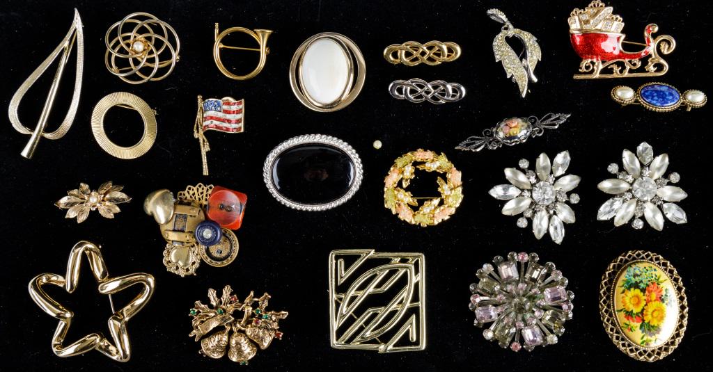 Monet, Napier, Sarah Coventry, & Other Jewelry: Matching Monet gold tone and silver tone pins, Sarah Coventry gold tone leaf pin, Napier silver tone and black brooch, L.R. gold tone star, and more.