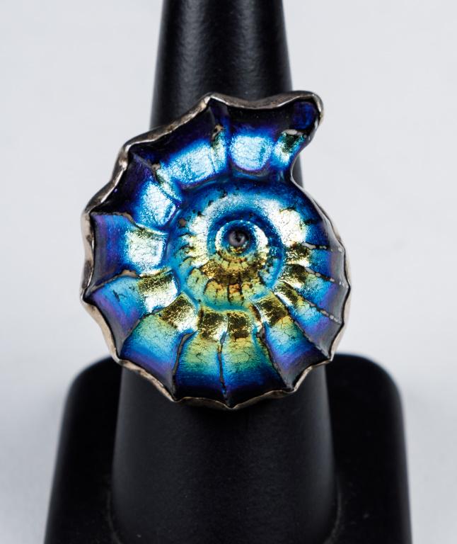 Vintage Sterling Seashell Ring: Sterling silver bright peacock blue carnival glass ring in shape of large nautilus shell.