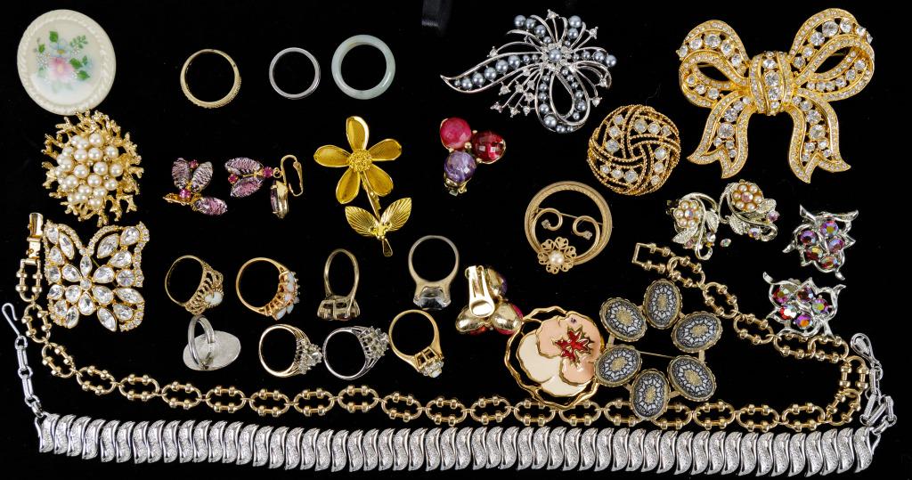 Vintage Costume Jewelry (1 of 4)