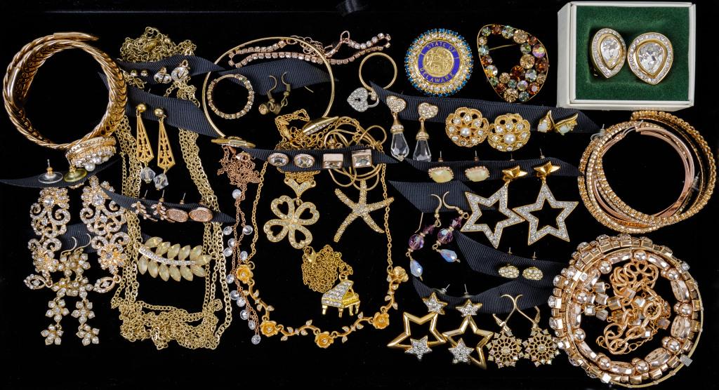 Gold Tone Rhinestone Jewelry (1 of 7)