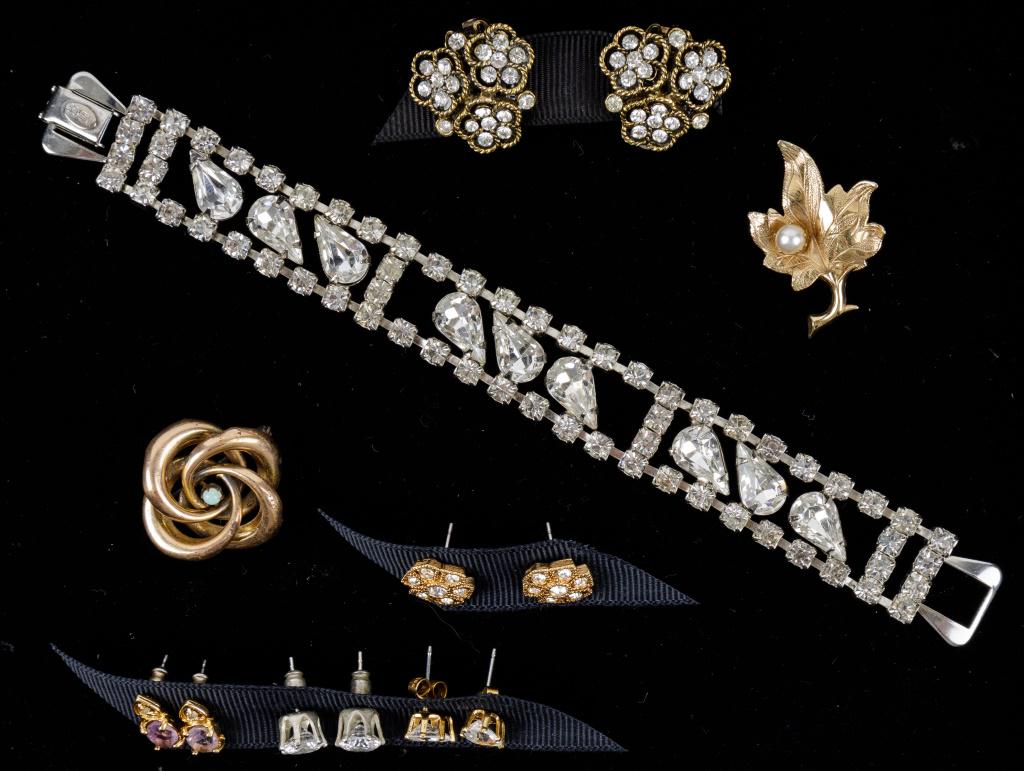 1940's Weiss Rhinestone Bracelet (1 of 4)