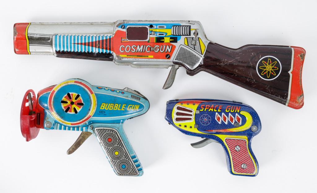 Vintage Tin Litho Toy Guns: 3 Vintage tin litho toy guns, including Cosmic Gun rifle approx 13.5"L, Space Gun, and Exelo brand Bubble Gun, all triggers pull and appear to work. Some wear.