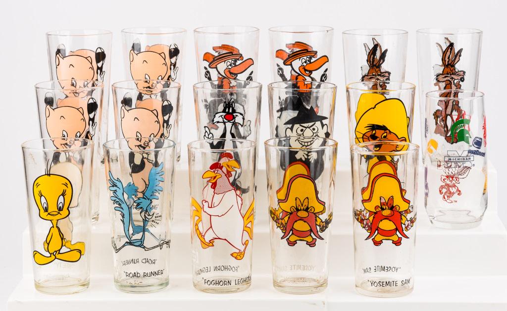 Vintage Warner Brothers Cartoon Character Glasses: 2 Yosemite Sam (1 black, 1 white lettering), 4 Porky Pig (all black lettering), Tweety Bird (white lettering), 2 Wile E. Coyote (both white lettering), 1 Road Runner (black lettering), 1 Sylvester (bl