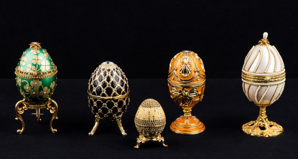 Decorated Egg Music Boxes & Other Eggs: 2 Real decorated eggs with stands, 1 with shamrock motif and the other with faux pearl and gold tone (base marked Artisan's), black enamel egg plays 'My Heart Will Go On' from Titanic, orange and gold