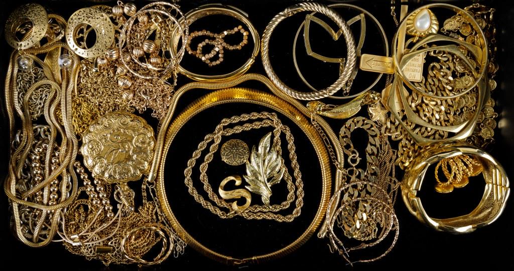 Gold Tone Costume Jewelry (1 of 4)