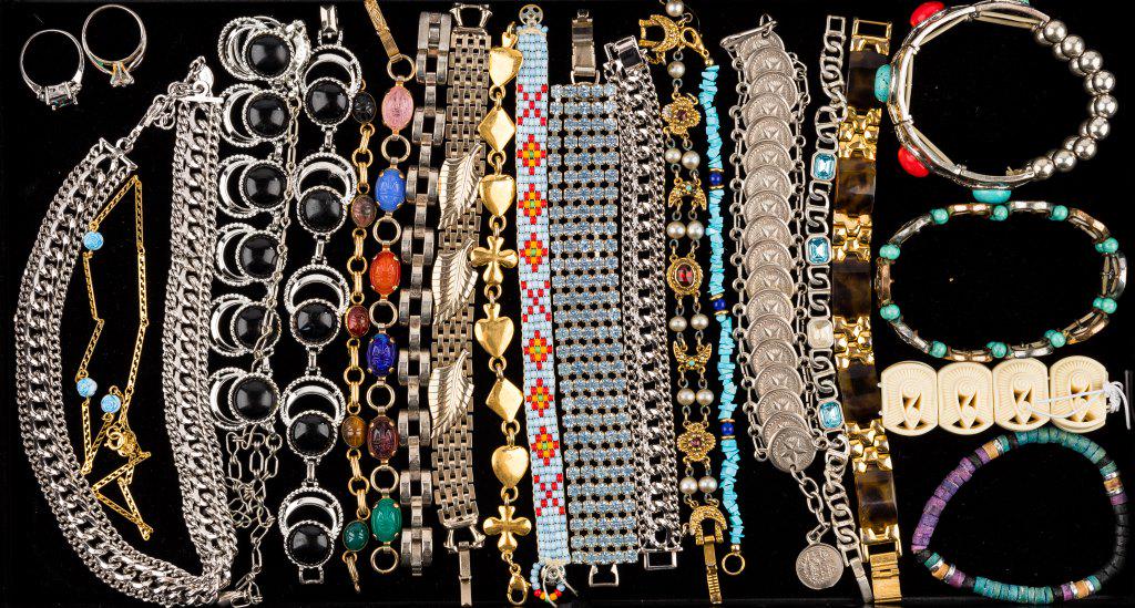 Vintage Costume Jewelry (1 of 6)