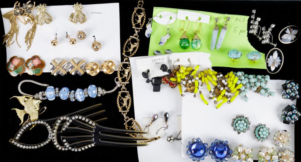 Costume Jewelry (1 of 4)