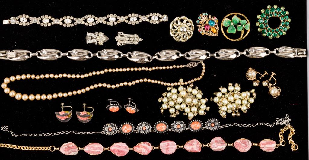 Vintage Costume Jewelry Collection (1 of 7)