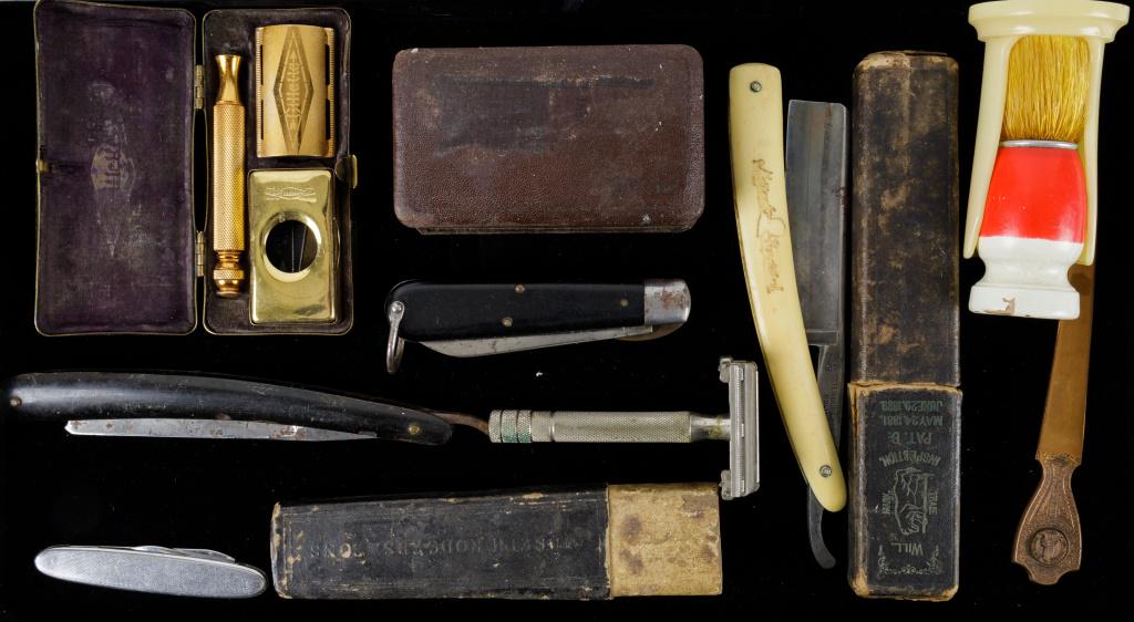 Antique Straight Razors, Safety Razors, and Knives (1 of 4)