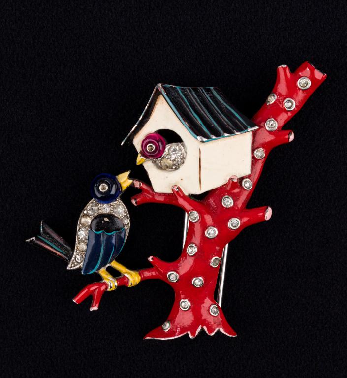 Antique Trifari Bird Brooch Rare (1 of 2)