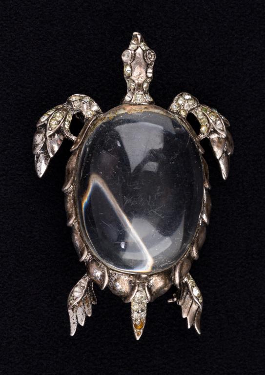 Rare Trifari Jelly Belly Turtle Sterling Broock: Antique sterlings silver Alfred Fillipe for Trifari with crown, 1942, see photos for missing eyes and stone.