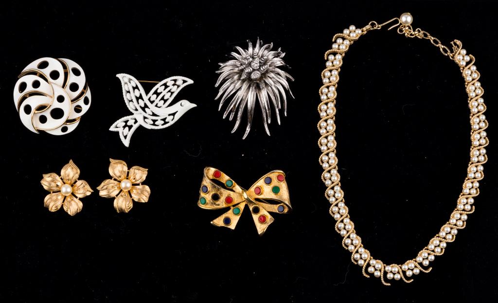 Vintage Jewelry, Trifari, Kramer, Boucher (1 of 3)