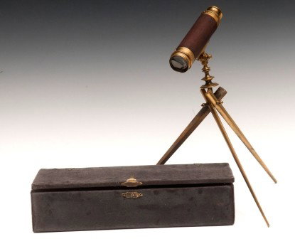 Table Top Telescope: Table top three draw telescope with tripod and original case, brass construction