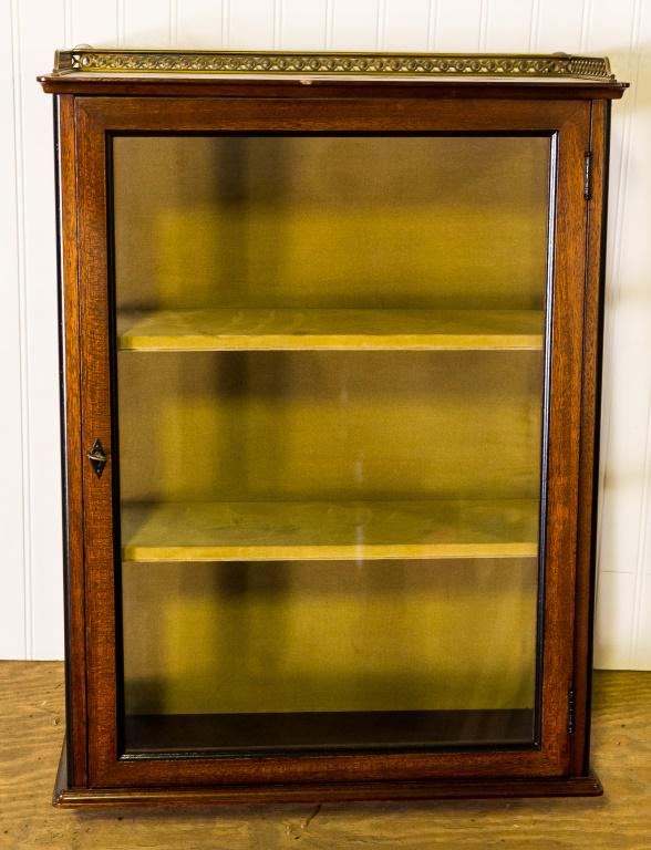 Edwardian Hanging Shelf: Hanging Edwardian hanging shelf has glass door, three shelves and key.