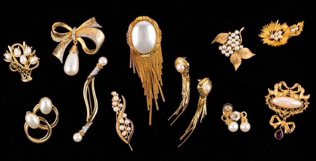 Vintage Pearl Costume Jewelry: 11 vintage faux pearl including 3 earring sets, 8 brooch pins. Maker names include Craft, Avon, Trifari