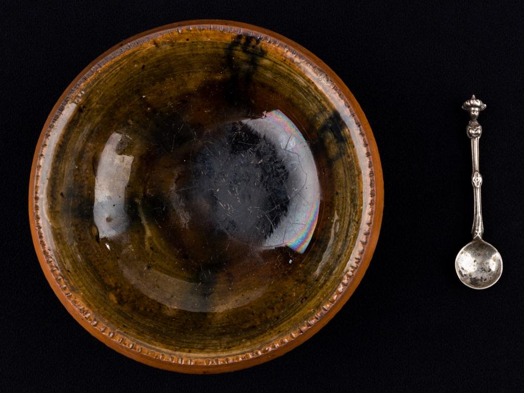 Stahl Pottery Baby's Pablue Dish & Spoon: Baby's Stahl pablue redware dish with spoon. Dish marked Stahl Pottery Co., Pennsylvania. The bowl shows wear to the inside and bottom.