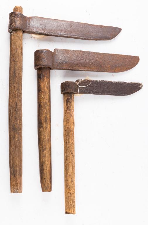 19th Century Splitting Froes: Three 19th century wrought-iron froes with original handles. Largest froe measures 22.25" from the handle, and froe head length is 14.5". Second froe is 17" with a 13.25" head. Third froe has a handle