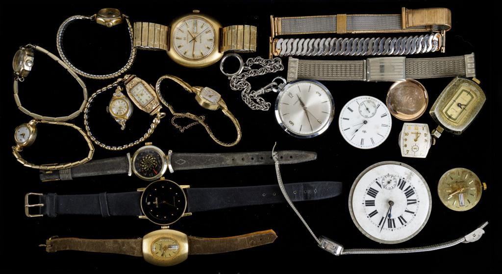Vintage Wrist Watches & Watch Movements: This lot of 21 includes 12 wrist watches (one has no band - Stratford), 2 pocket watches, movements and bands. Wrist watches include Hamilton (with 1977 dedication inscribed on reverse, Gotham, Le Cha