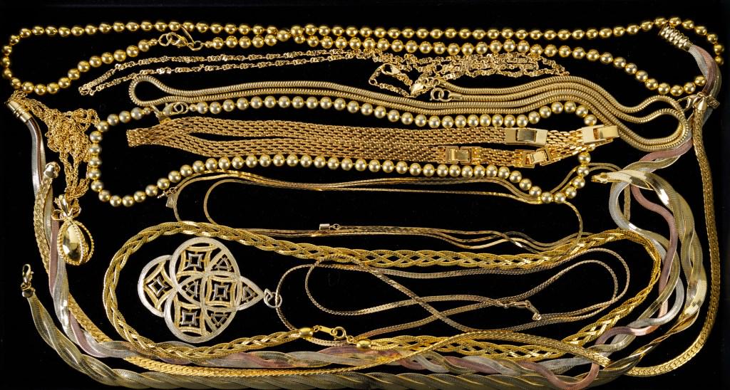 Gold Tone Necklaces: There are approx 12 gold tone necklaces. Some are marked "LR", Sarah Coventry, Joan Rivers, and Act II. All appear to be in good condition.
