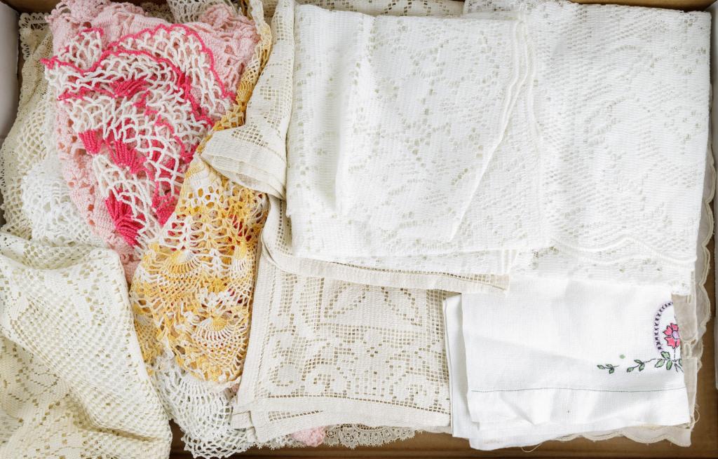 Vintage Linens (38): Lot of 38 vintage linens includes doilies and place settings. Some are discolored. See photos.