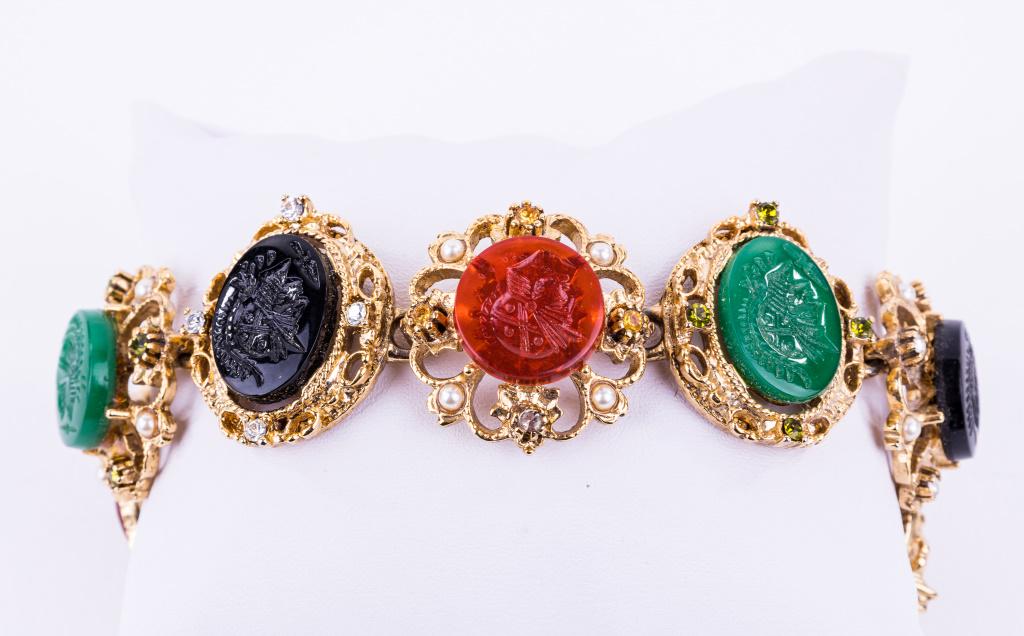 Kenneth Jay Lane Cameo Style Bracelet (1 of 4)