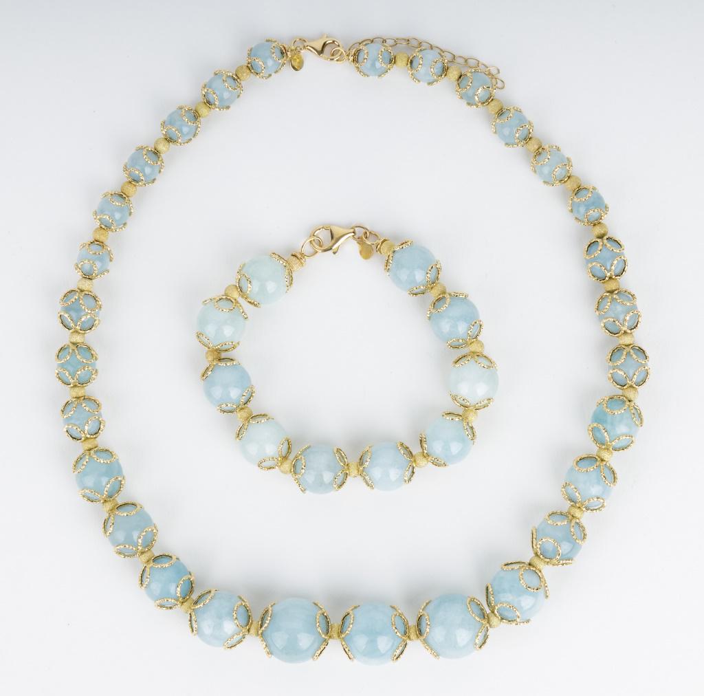 14K Gold Larimer Stone Italian Necklace & Bracelet: Beautiful set of 14kt gold Larimar stone Milor Italy necklace and bracelet. Combined weight approx 64.3 dwt. This 14K Milor Italy gold necklace and bracelet set holds Larimer stones. The stones are gr