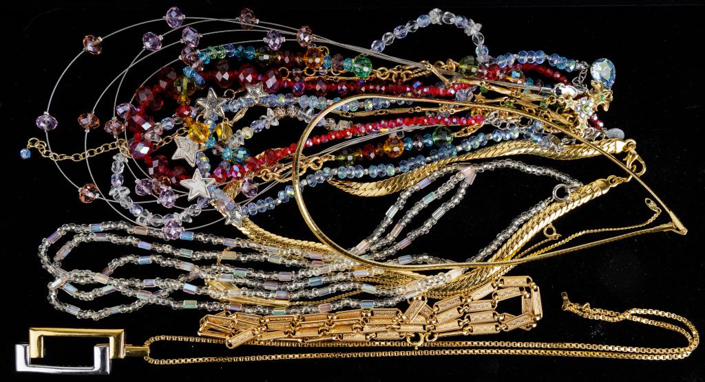 Vintage Gold Tone & Beaded Jewelry (1 of 4)