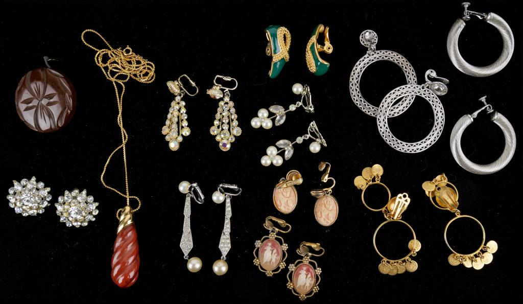 Trifari Necklace and Vintage Earrings (1 of 4)