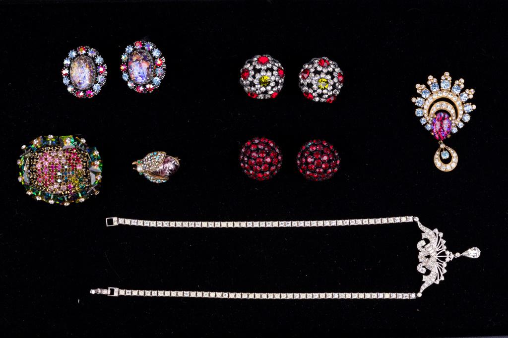 Vintage Costume Jewelry (1 of 9)