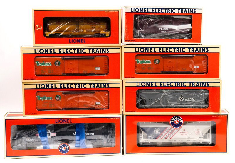 Lot of eight Lionel 16188, 17309, 17307, 17310, 17: Lot of eight Lionel cars including 17310 Tropicana Refer. Car, 16188 Kodiak Tank Car, 17309 Tropicana Refer Car, 17307 Tropicana Refer #1, 17604 Delaware Lackawanna and Western Standard Caboose, 17124