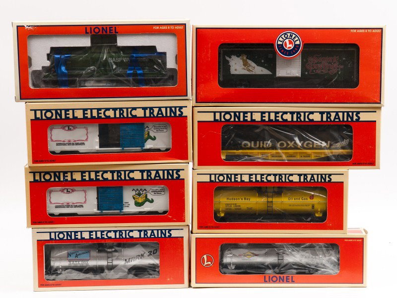 Lot of Eight Lionel 19614, 19998, 19601, 19925, 19: Lot of eight Lionel including 19614 BASF Tanker Car, 19998 Christmas Box Car 2001, 19925 Learning Center Box Car x2, 19605 Hudson Bay Tank Car, 16152 Sunoco 3 Dome Tank Car, 19601 North American Dome 