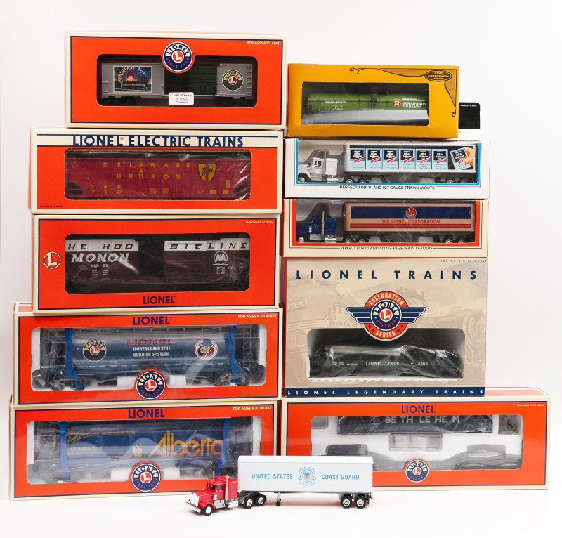 Lot of Eleven Lionel 6305, 19878, 36265, 17154, 17: Lot of eleven Lionel including 17266 BC 50 Ft. Modern Monon, 19878 Helium Tank Car, 39476 Bethlehem Steel Flat Car with Load, 36265 Angela Trotta Thomas Box Car Christmas 2002, 17154 Alberta Three Bay