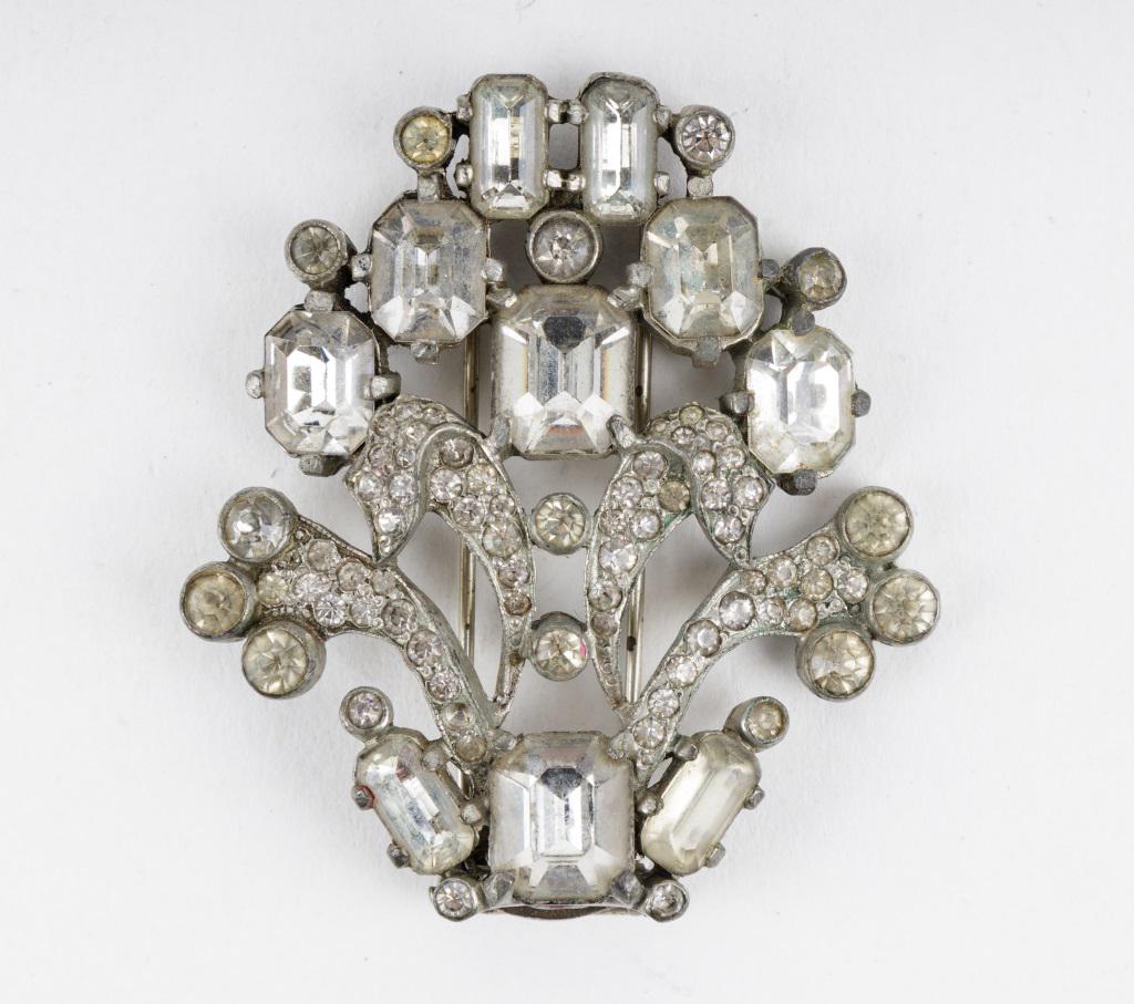 Vintage Eisenberg Original Rhinestone Fur Clip: This vintage Eisenberg Original fur clip is adorned with rhinestones, marked Eisenberg Original and an N in a circle stamp. It measures approx 2.25" L x 2" W.
