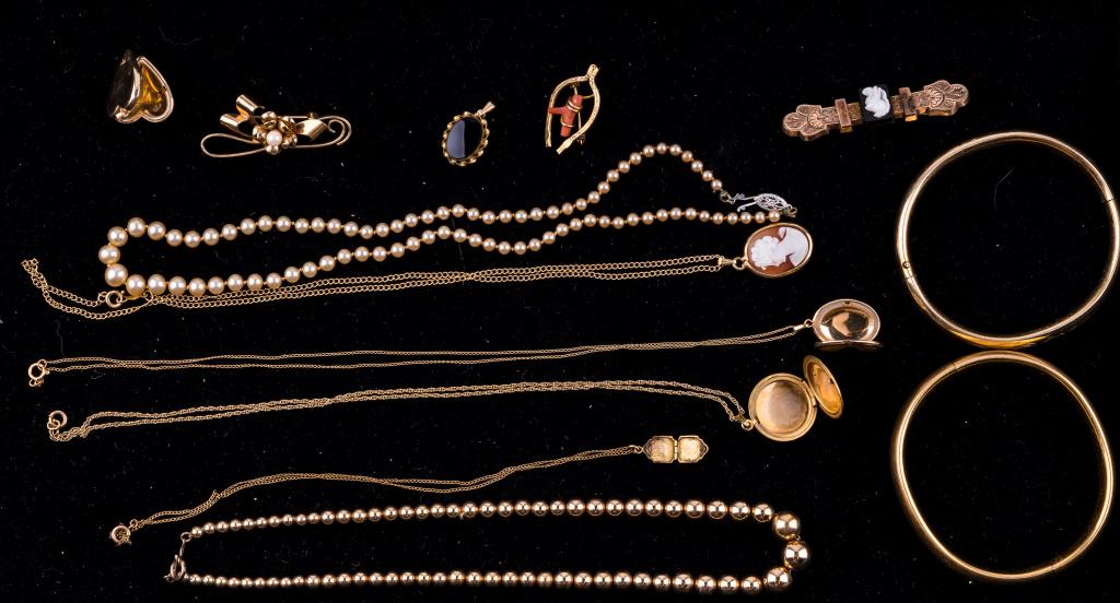 Victorian Gold Filled Jewelry: Gold filled lot consists of 4 lockets (3 on chains) (all open and close fine except for the smallest that does not latch). There are also 2 more pendants, 2 bangle bracelets (approx 2 1/8" internal di