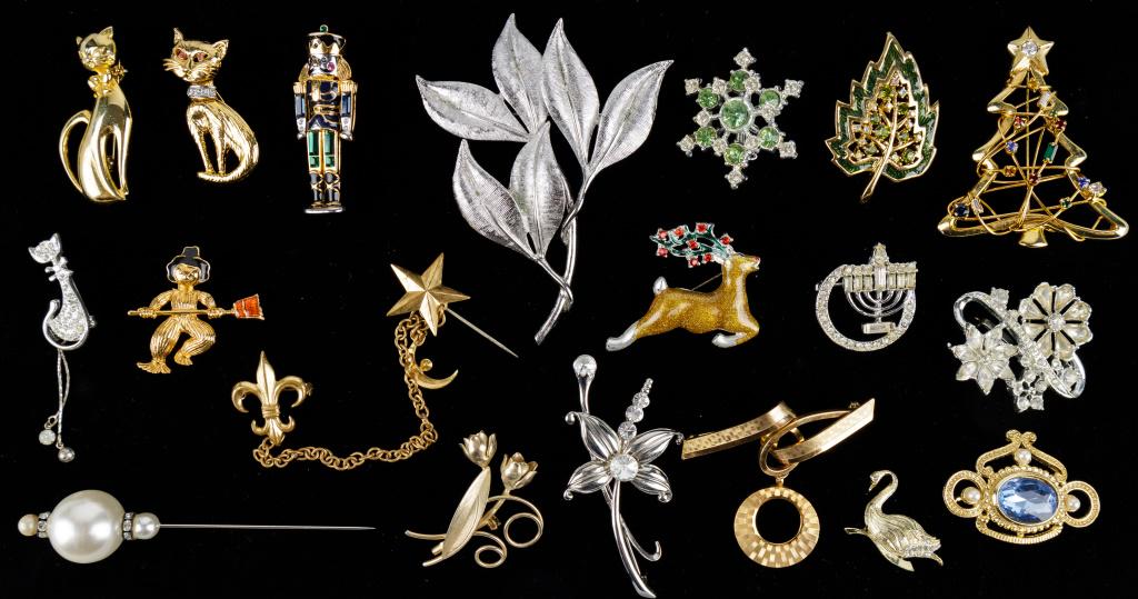 Vintage Costume Jewelry Brooches: Lot of costume jewelry includes brooches with names such as Emmons silver tone leaves (largest, measuring approx 4" L) and Monet. Lot also includes many animal and Christmas themed jewelry. There is a