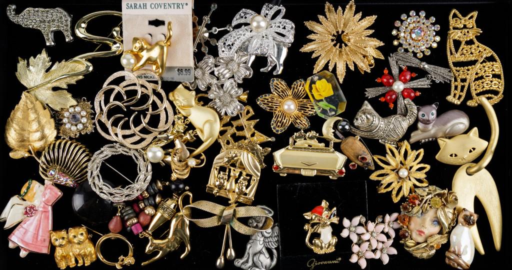 Vintage Pins Grouping: Over 25 vintage brooches silver and gold tone, cats, animal, Lucite, rhinestone and novelty brooches.
