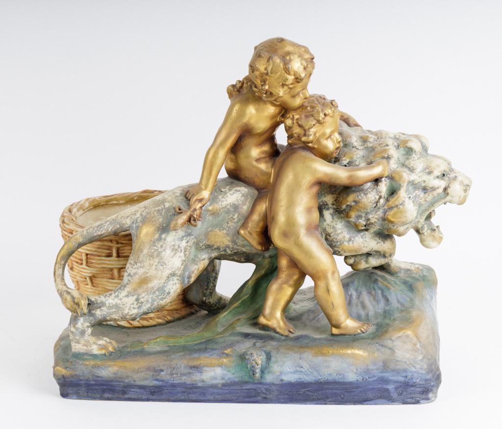 Amphora Antique Lion Pottery (1 of 4)