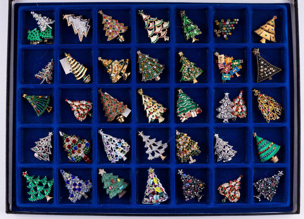 Vintage Estate Christmas Brooch Collection (1 of 3)