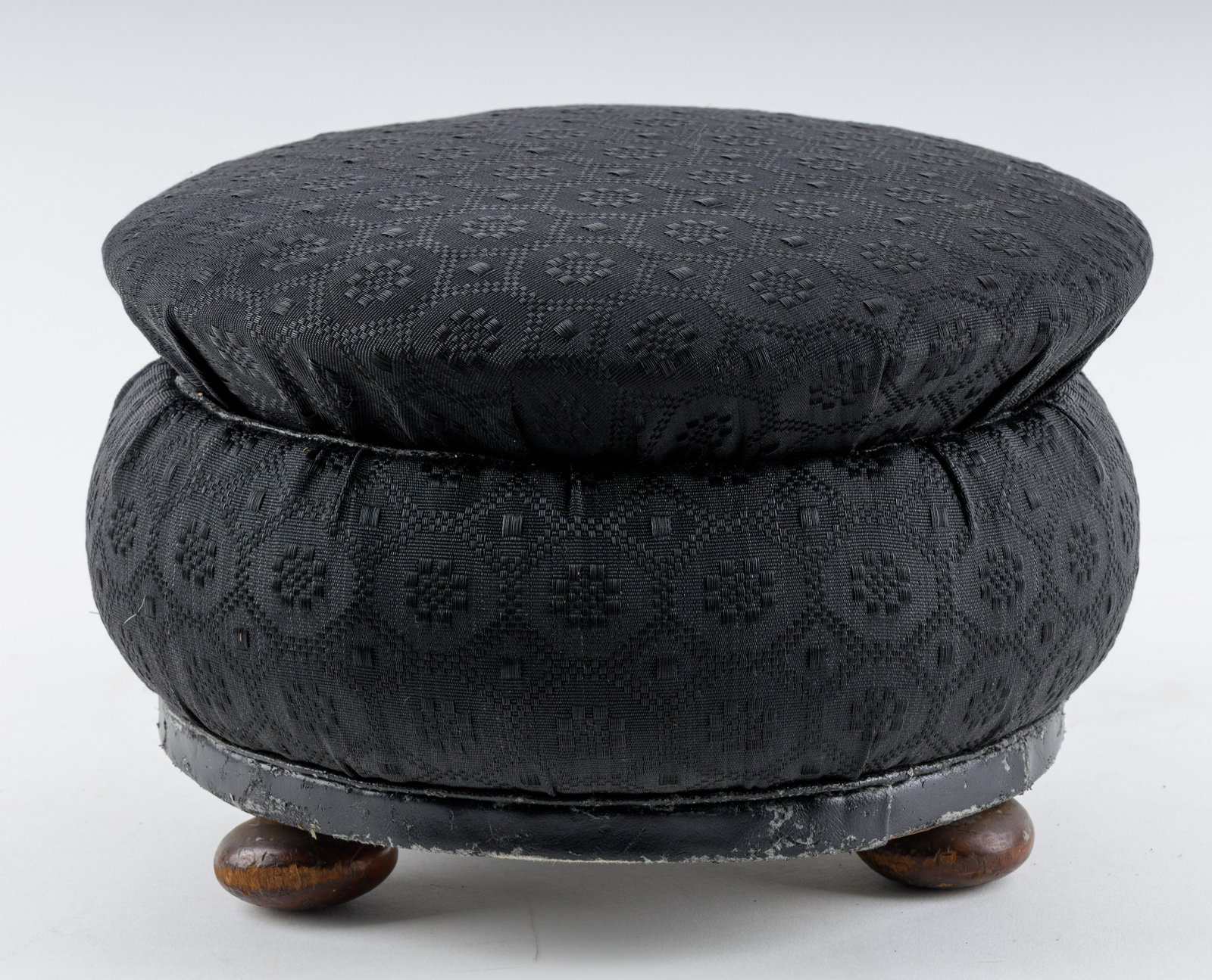 New England Horse Hair Covered Foot Stool c.1820: Circa 1820 New England horse hair covered footstool, measuring approx 7" H x 11" dia.