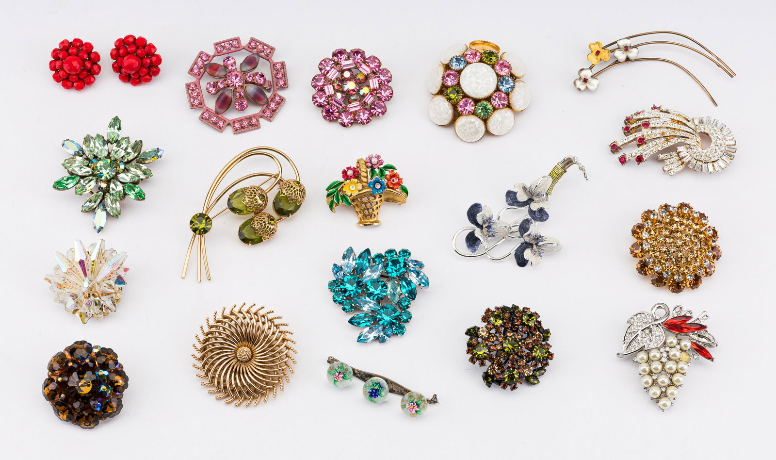 Trifari and Large Vintage Brooch Collection (1 of 3)